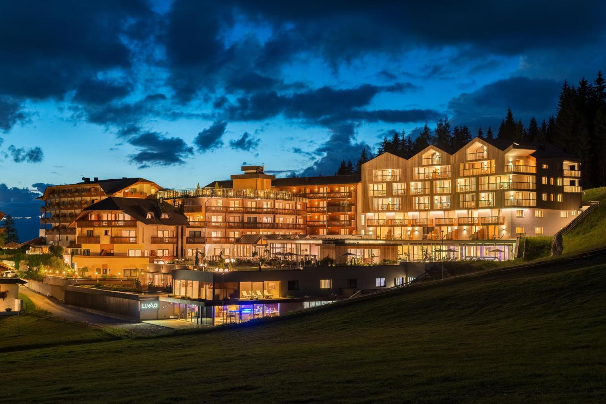 Hotel Cristal Обереген Екстериор снимка