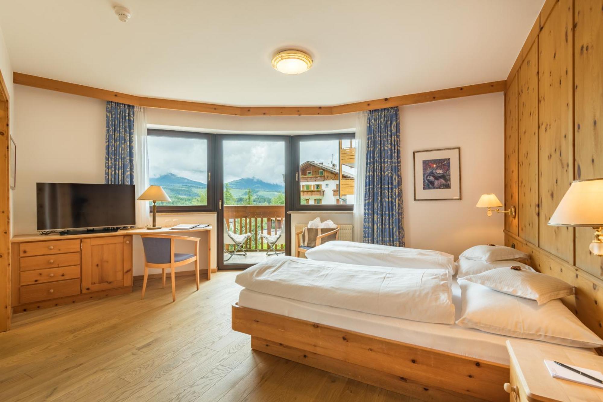 Hotel Cristal Обереген Екстериор снимка