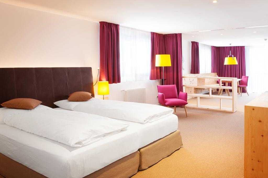 Hotel Cristal Обереген Екстериор снимка