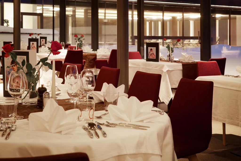Hotel Cristal Обереген Екстериор снимка