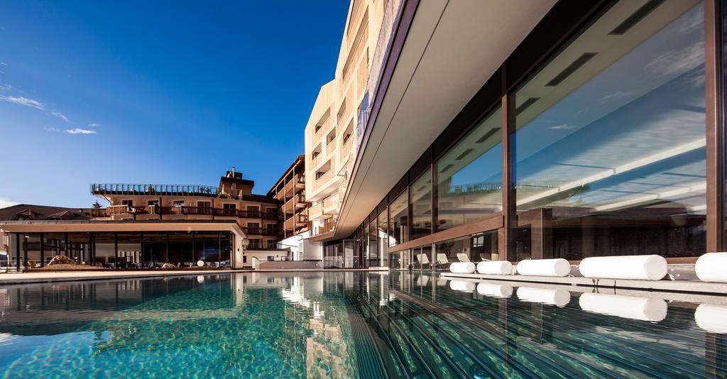 Hotel Cristal Обереген Екстериор снимка